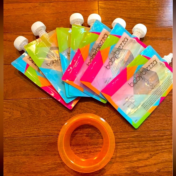 7 Baby Brezza Reusable Food Pouches with Orange Funnel - Picture 1 of 3